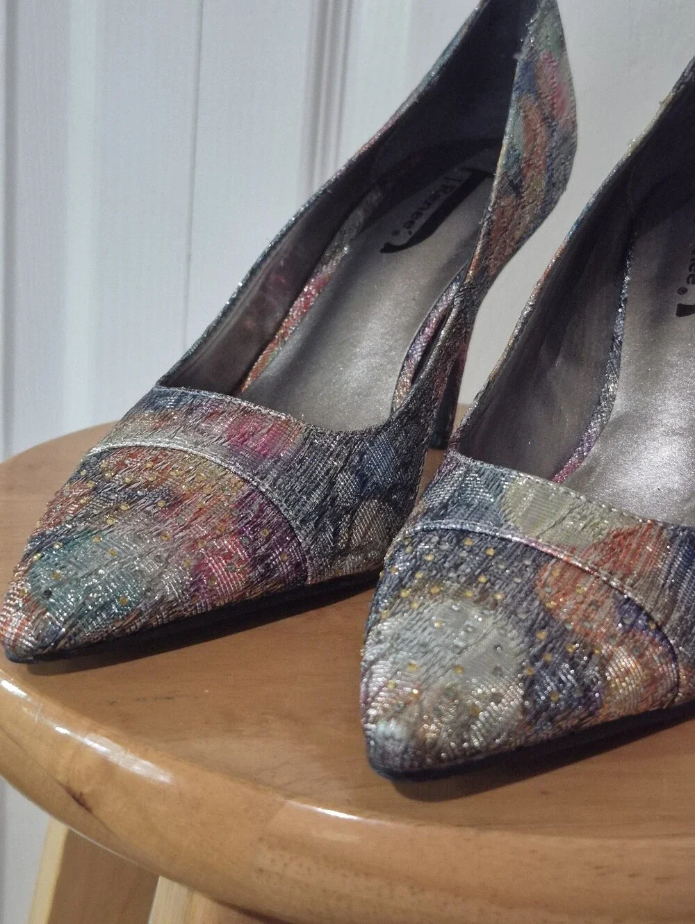 J Renee Pointed Toe Pumps size 8 M snake metallic pastel colors with studs